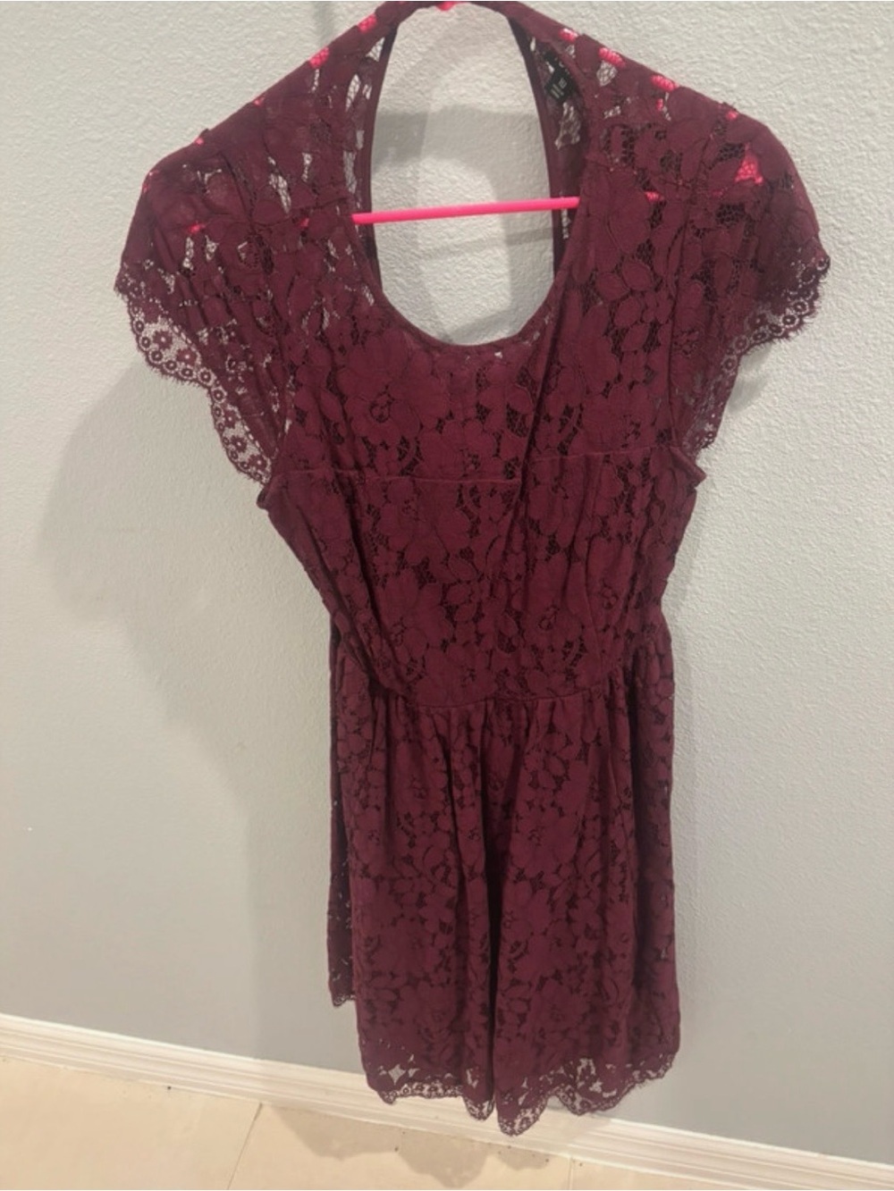Women's Lace Midi Dress in Burgundy